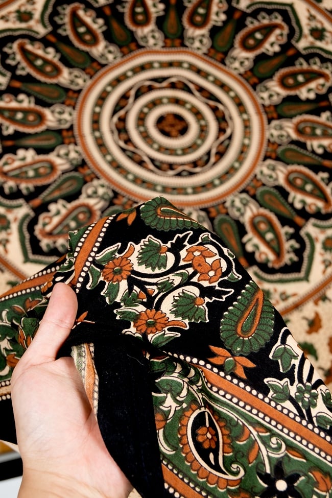 マルチクロス - マンダラ【約190cm×約137cm】 5 - 生地の拡大写真です。質感、雰囲気のある生地です。