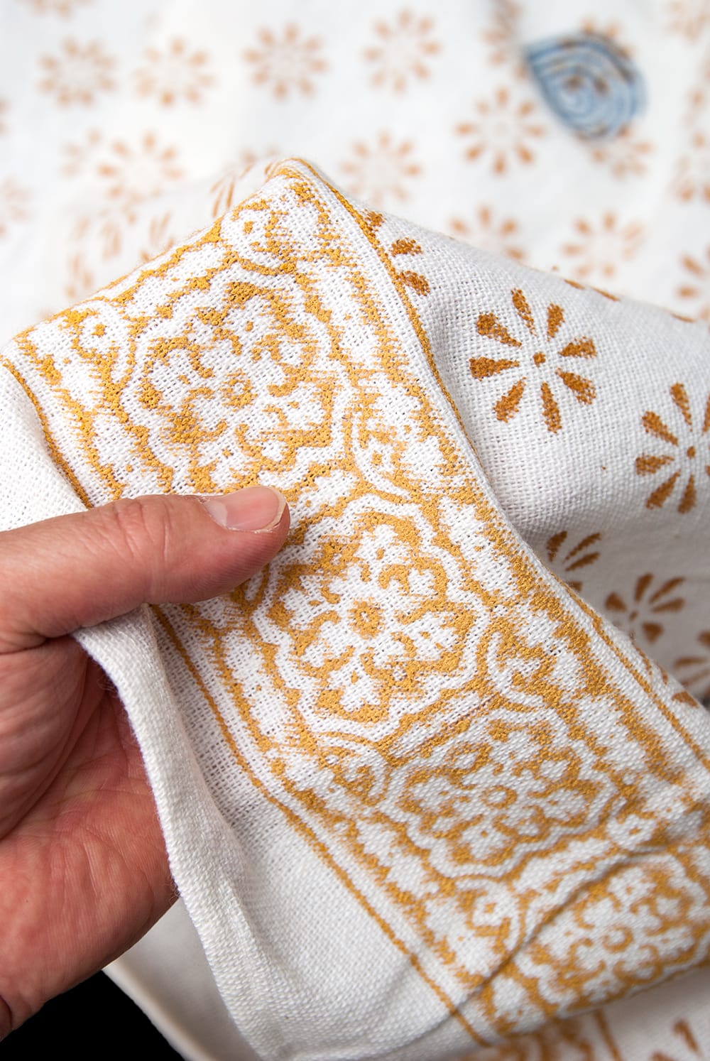 約106cm x 約106cm]木版染め インド綿テーブルクロス - 生成り花柄 の