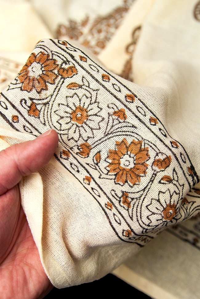 [約100cm x 約100cm]木版染め インド綿テーブルクロス  - 生成りペイズリー 7 - 布大国インドならではの綿の手触りが素敵です