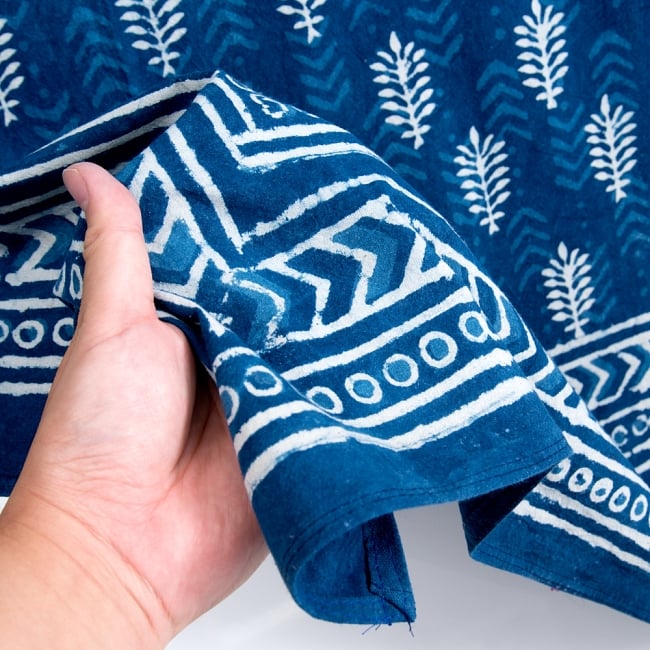 インド藍染めのマルチクロス〔約222cm×約145cm〕 5 - とても雰囲気があります