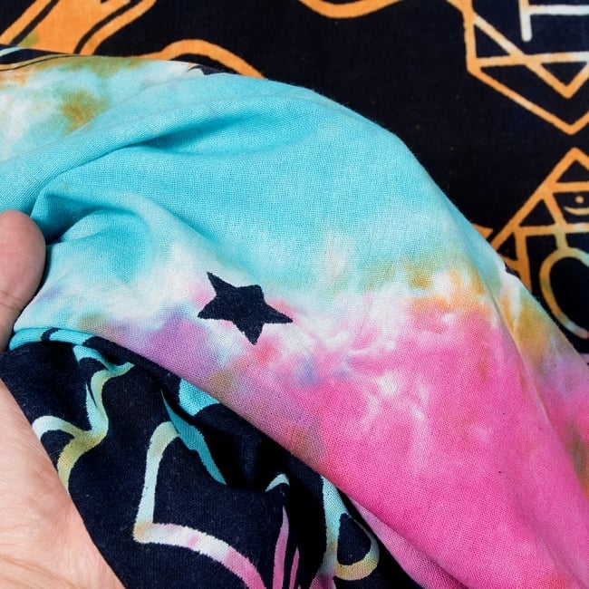 マルチクロス　チャクラ　タイダイホーリーカラー〔198cm×131cm〕 5 - 生地の拡大写真です。質感、雰囲気のある生地です。