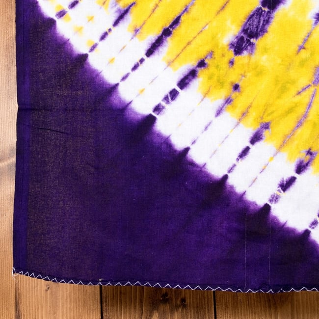 マルチクロス　カラフルタイダイ　オレンジ×黄×紫系〔218cm×134cm〕 3 - 縁部分の写真です