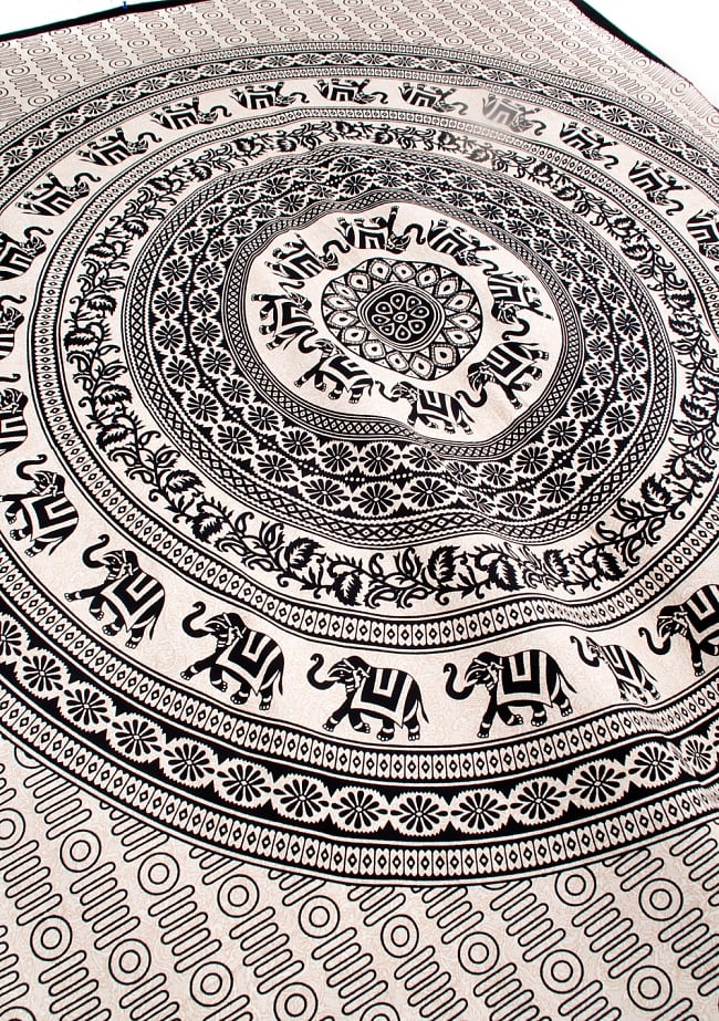 マルチクロス　円形　象さん　ナチュラル系〔208cm×228cm〕 4 - 斜めに撮ってみたところです