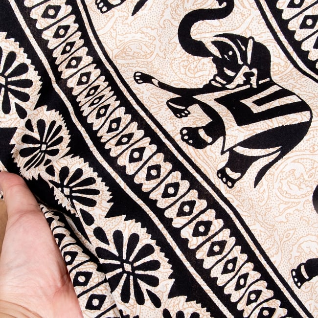 マルチクロス　円形　象さん　ナチュラル系〔208cm×228cm〕 5 - 生地の拡大写真です。質感、雰囲気のある生地です。