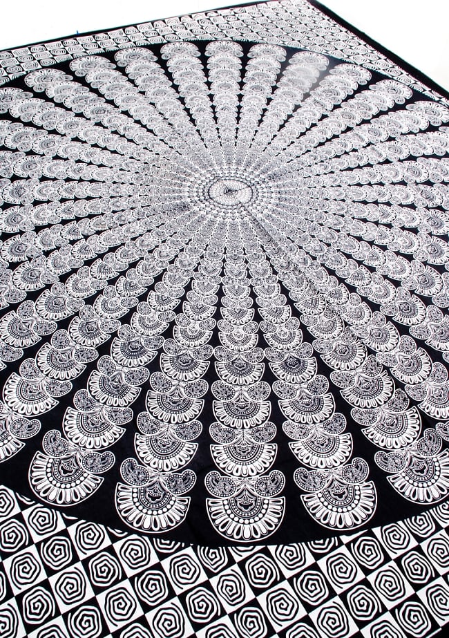 マルチクロス モノトーンマンダラ〔216cm×205cm〕 4 - 斜めに撮ってみたところです