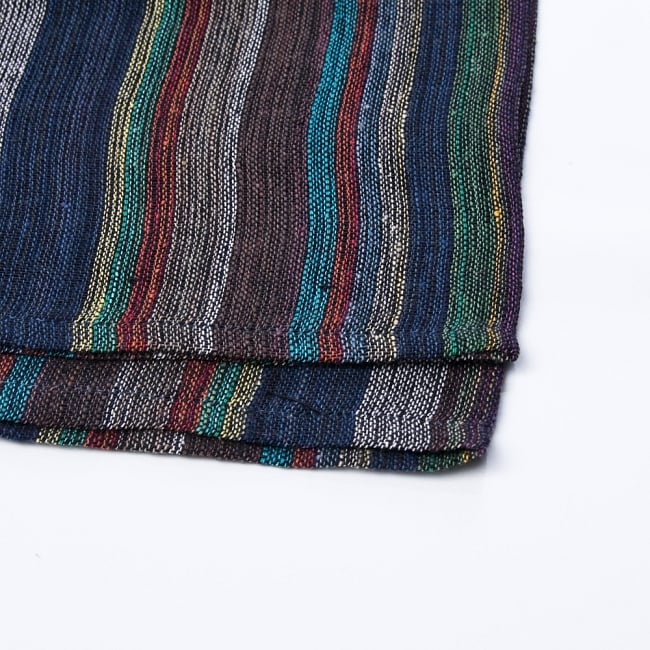 〔225cm×150cm〕柔らか手触りのイタワ織りマルチクロス - グレー×ネイビー 2 - 縁の部分の拡大写真です。ほつれないように折り返し裁縫されています。