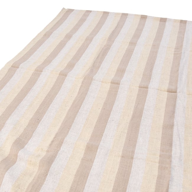 〔225cm×150cm〕柔らか手触りのイタワ織りマルチクロス - ベージュの写真1枚目です。雰囲気のあるインドらしい柄と、適度なざっくり感で、優しい風合いが魅力です。柄もあわせやすいストライプです。マルチクロス シングル,ベッドカバー,ソファーカバー,カディコットン,インド綿 布,テーブルクロス