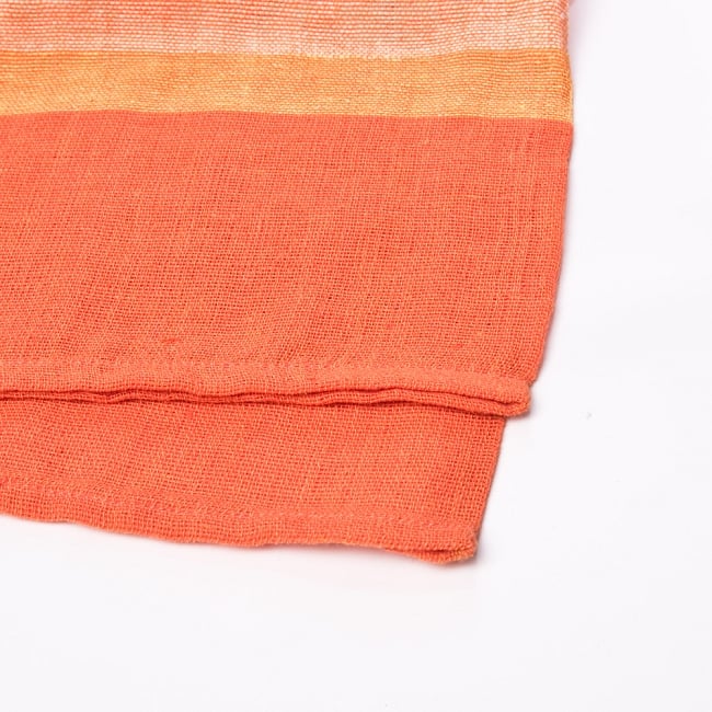 〔225cm×150cm〕柔らか手触りのイタワ織りマルチクロス - オレンジ 2 - 縁の部分の拡大写真です。ほつれないように折り返し裁縫されています。