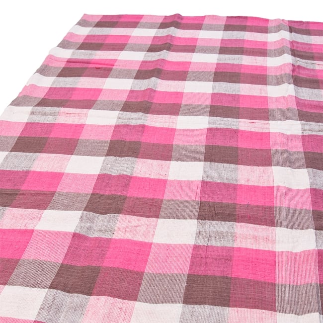 〔225cm×150cm〕柔らか手触りのイタワ織りマルチクロス - ブラウン×ピンクの写真1枚目です。雰囲気のあるインドらしい柄と、適度なざっくり感で、優しい風合いが魅力です。柄もあわせやすいチェックです。マルチクロス シングル,ベッドカバー,ソファーカバー,カディコットン,インド綿 布,テーブルクロス