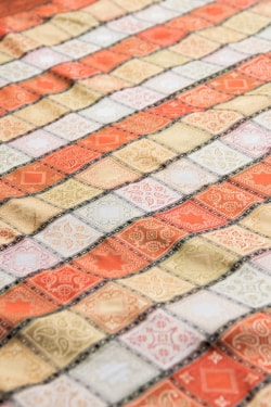 〔約105cm×105cm〕インドの金糸入りテーブルカバー -オレンジ×マルチカラー - サブ2