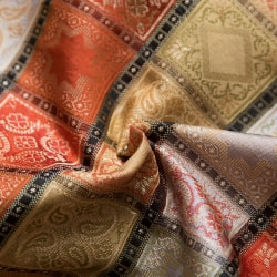 〔約105cm×105cm〕インドの金糸入りテーブルカバー -オレンジ×マルチカラー - サブ3