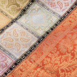 〔約105cm×105cm〕インドの金糸入りテーブルカバー -オレンジ×マルチカラー - サブ4