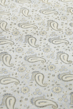 〔約105cm×105cm〕インドの金糸入りテーブルカバー -ペイズリー×グレー - サブ2