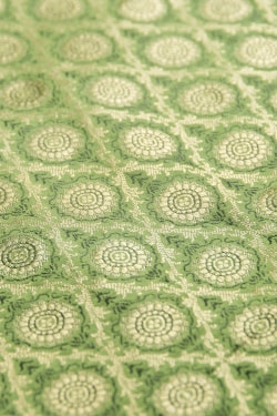 〔約105cm×105cm〕インドの金糸入りテーブルカバー -グリーン×サークル - サブ2