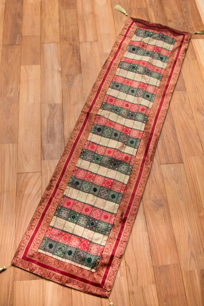 〔約175cm×45cm〕インドの金糸入りテーブルランナー - レッド×マルチカラー 4 - 全体像はこのようなイメージです。