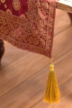 〔約175cm×45cm〕インドの金糸入りテーブルランナー -　レッド×サークル - サブ3