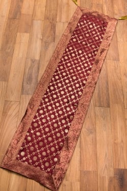 〔約175cm×45cm〕インドの金糸入りテーブルランナー -　レッド×サークル - サブ4