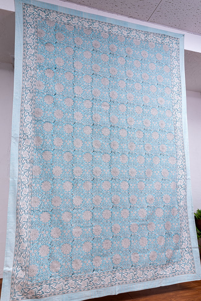 ジャイプル 職人手作り インド伝統の木版染め更紗マルチクロス〔約225cm×約155cm〕美しい色彩 ボタニカル テーブルクロス ベッドカバー ソファーカバー パーテーションなどへ 2 - ベッドカバーやソファーカバー、テーブルクロスや壁掛け、パーテーションやアウトドアでタープ代わりなどなど、アイデア次第で幅広く使えます!