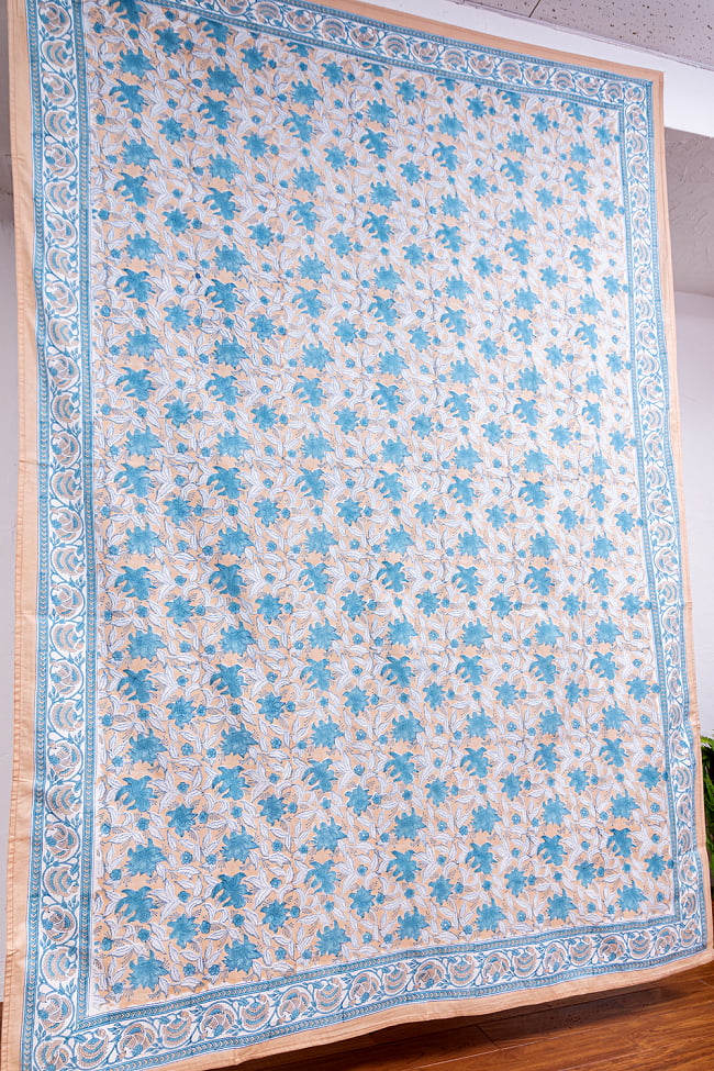 ジャイプル　職人手作り　インド伝統の木版染め更紗マルチクロス〔約225cm×約155cm〕美しい色彩　ボタニカル　テーブルクロス　ベッドカバー　ソファーカバー　パーテーションなどへ 2 - ベッドカバーやソファーカバー、テーブルクロスや壁掛け、パーテーションやアウトドアでタープ代わりなどなど、アイデア次第で幅広く使えます！