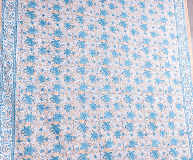 ジャイプル　職人手作り　インド伝統の木版染め更紗マルチクロス〔約225cm×約155cm〕美しい色彩　ボタニカル　テーブルクロス　ベッドカバー　ソファーカバー　パーテーションなどへ 3 - 拡大写真です