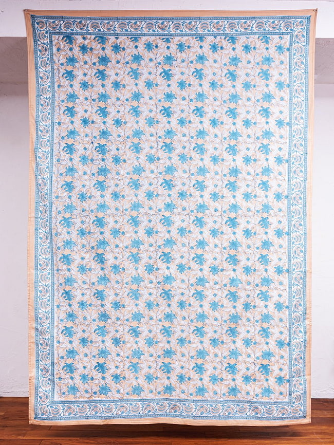 ジャイプル　職人手作り　インド伝統の木版染め更紗マルチクロス〔約225cm×約155cm〕美しい色彩　ボタニカル　テーブルクロス　ベッドカバー　ソファーカバー　パーテーションなどへ 4 - とても良い雰囲気です