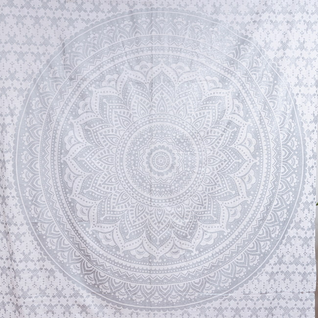 マルチクロス - ホワイト＆シルバーラメマンダラ〔131cm×216〕大きな布 4 - 拡大写真です