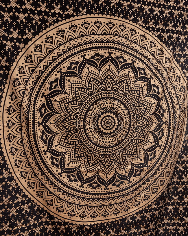 マルチクロス - ブラック＆ゴールドラメマンダラ〔135cm×201〕大きな布 3 - 中心部の写真です