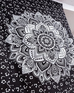 〔各色あり〕マルチクロス　ラメ入りマンダラ〔134cm×200〕大きな布 - サブ3
