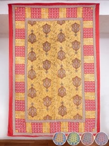 〔各色あり〕マルチクロス　ろうけつ染め風　伝統模様〔135cm×192〕大きな布