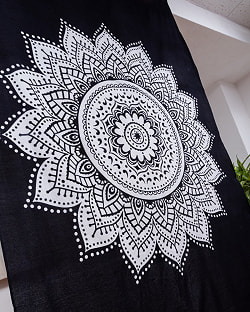 マルチクロス - モノトーン　フラワーマンダラ〔127cm×210〕大きな布 - サブ3