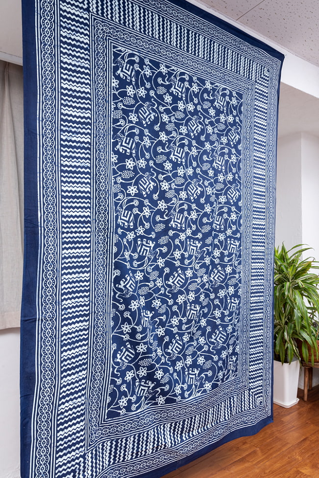 マルチクロス - ろうけつ染め風 象と更紗模様〔141cm×213〕大きな布 2 - 横からの写真です
