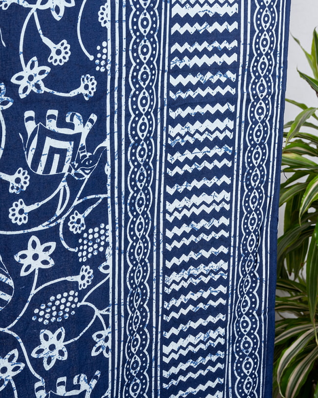 マルチクロス - ろうけつ染め風 象と更紗模様〔141cm×213〕大きな布 5 - 細部の写真です
