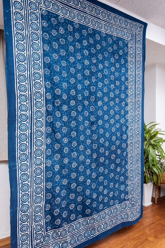 マルチクロス - 藍染め　更紗模様〔147cm×225〕大きな布 2 - 横からの写真です