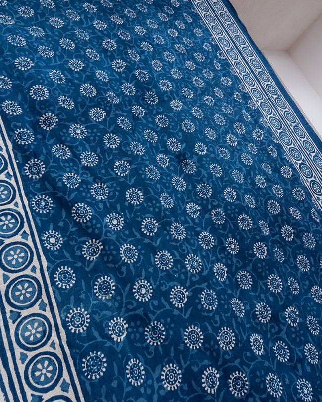 マルチクロス - 藍染め　更紗模様〔147cm×225〕大きな布 3 - 中心部の写真です