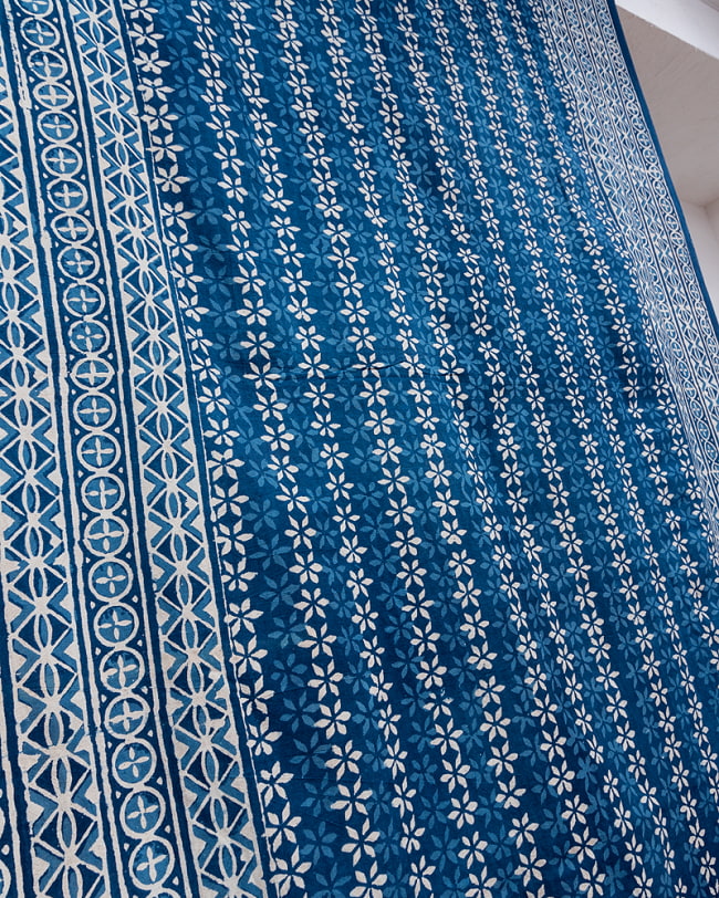 マルチクロス - 藍染め　小花模様〔147cm×220〕大きな布 3 - 中心部の写真です