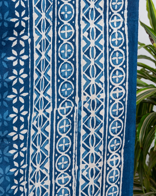 マルチクロス - 藍染め　小花模様〔147cm×220〕大きな布 5 - 細部の写真です