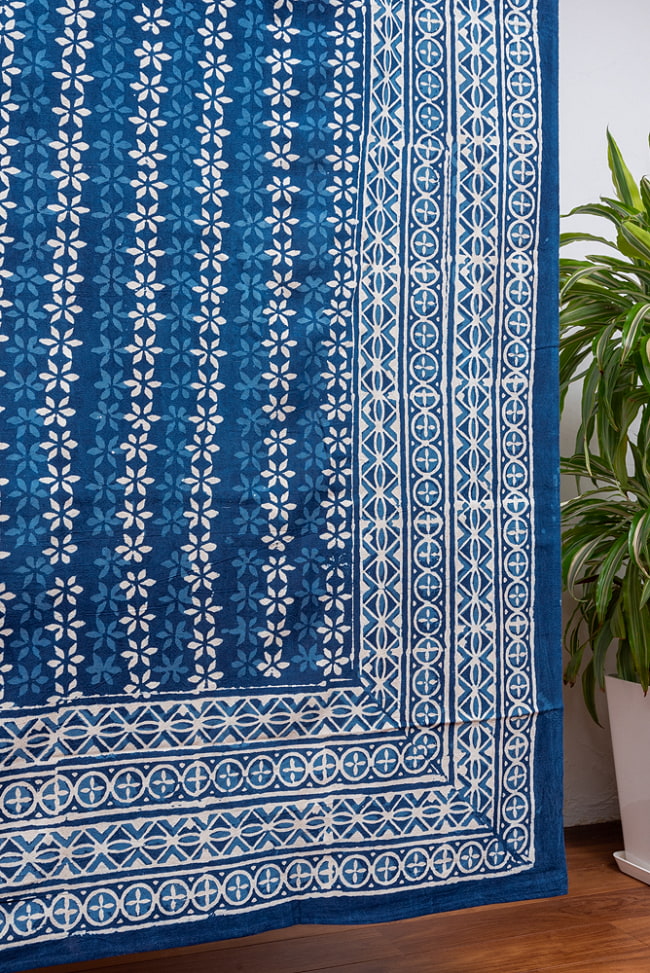 マルチクロス - 藍染め　小花模様〔147cm×220〕大きな布 7 - 縁部分の拡大写真です