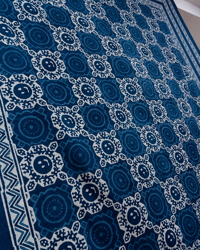 〔各模様あり〕マルチクロス - 藍染め〔217cm×262〕大きな布 3 - 中心部の写真です