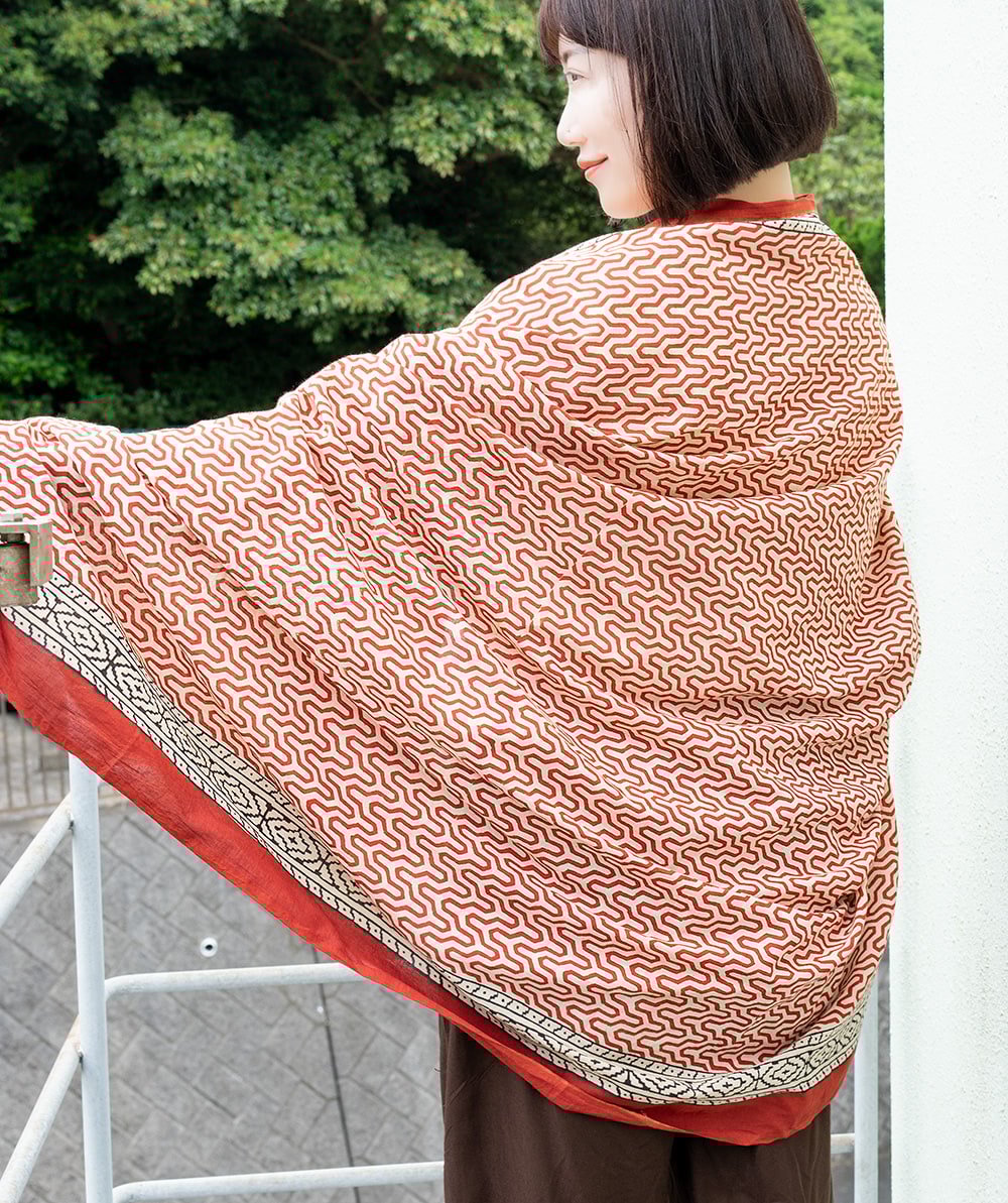 〔各色あり〕ナチュラルカラーのブロックプリントマルチクロス〔約180cm×約110cm〕4枚目の説明写真です