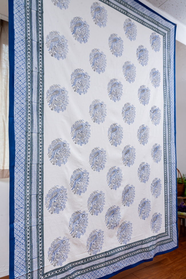 ジャイプル　職人手作り　インド伝統の木版染め更紗マルチクロス〔約220cm×約152cm〕美しい色彩　ボタニカル　テーブルクロス　ベッドカバー　ソファーカバー　パーテーションなどへ 3 - 側面からの写真です