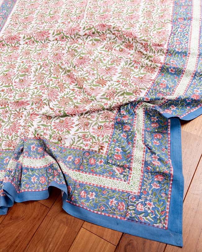 ジャイプル　職人手作り　インド伝統の木版染め更紗マルチクロス〔約220cm×約151cm〕美しい色彩　ボタニカル　テーブルクロス　ベッドカバー　ソファーカバー　パーテーションなどへ 11 - 上品な仕上がりで、さまざまなお部屋に似合います。
