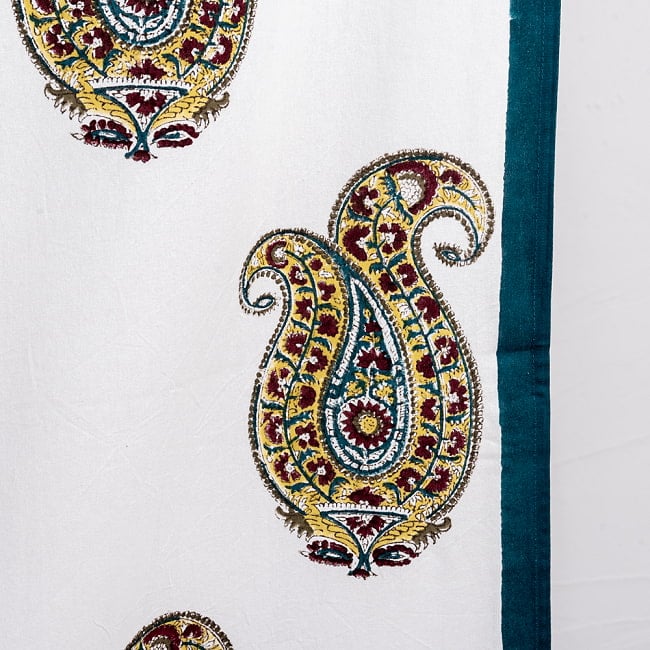 ジャイプル　職人手作り　インド伝統の木版染め更紗マルチクロス〔約227cm×約155cm〕美しい色彩　ボタニカル　テーブルクロス　ベッドカバー　ソファーカバー　パーテーションなどへ 5 - 昔ながらの、ウッドブロック染め独自の質感です。