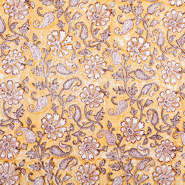 ジャイプル　職人手作り　インド伝統の木版染め更紗マルチクロス〔約224cm×約150cm〕美しい色彩　ボタニカル　テーブルクロス　ベッドカバー　ソファーカバー　パーテーションなどへ 6 - とても良い雰囲気です