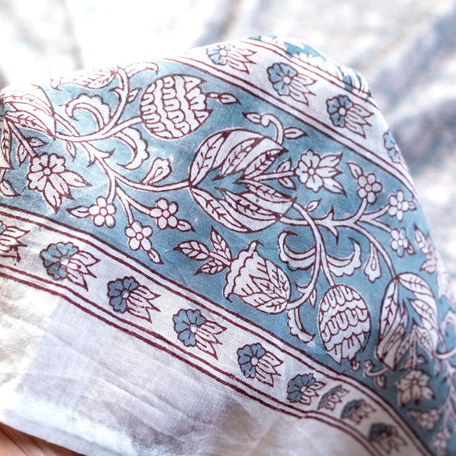 〔各色あり〕使い方は自由！ウッドブロックプリントのマルチクロス〔約180cm×約110cm〕 10 - 光を当てて少し透けるくらいの質感になります