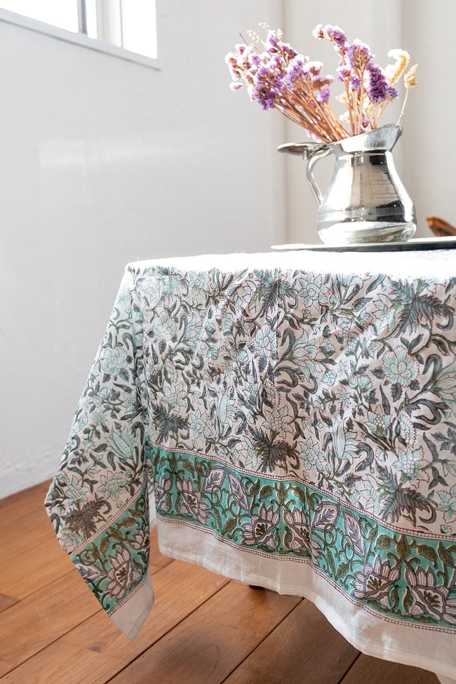 〔各色あり〕使い方は自由！ウッドブロックプリントのマルチクロス〔約180cm×約110cm〕 11 - テーブルクロスとして使用しても◎