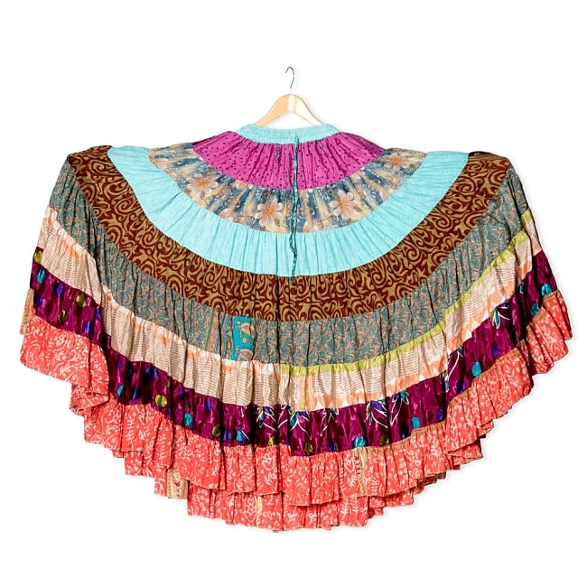 25ヤード アンティークサリーのジプシーパッチワークスカート8段(96cm) 3 - 25ヤードのスカートなので、とても大きく、回転した時も綺麗です。