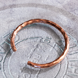 多面カットデザイン　インドの純銅製バングル　アーユルヴェーダやプージャで人気の銅 - サブ2