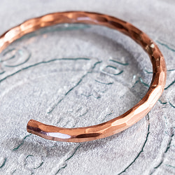 多面カットデザイン　インドの純銅製バングル　アーユルヴェーダやプージャで人気の銅 - サブ3