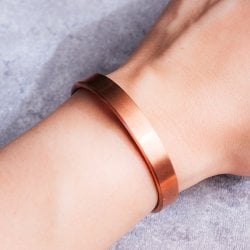 美しいプレーンデザイン インドの純銅製バングル アーユルヴェーダやプージャで人気の銅(ID-BNGL-664)