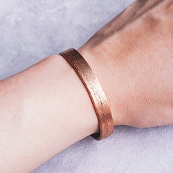 【自由に選べる3個セット】インドの純銅製バングル　アーユルヴェーダやプージャで人気の銅 カッパーバングルの写真